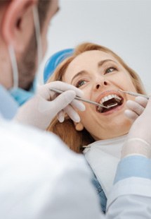 patient visiting dentist for checkup 